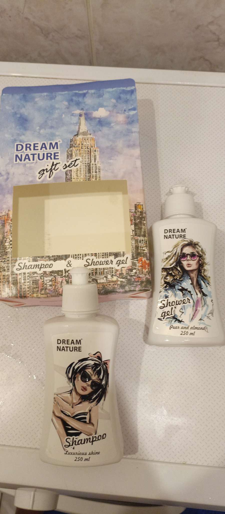 Фотография покупателя товара Подарочный набор косметики «Морской бриз» DreamNature, шампунь для волос, 250 мл + гель для душа, 250 мл - Фото 4