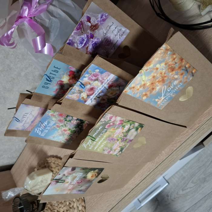 Фотография покупателя товара Открытки-мини в коробке со скрепками «Цветы», набор 35 штук, 8×10 см - Фото 2