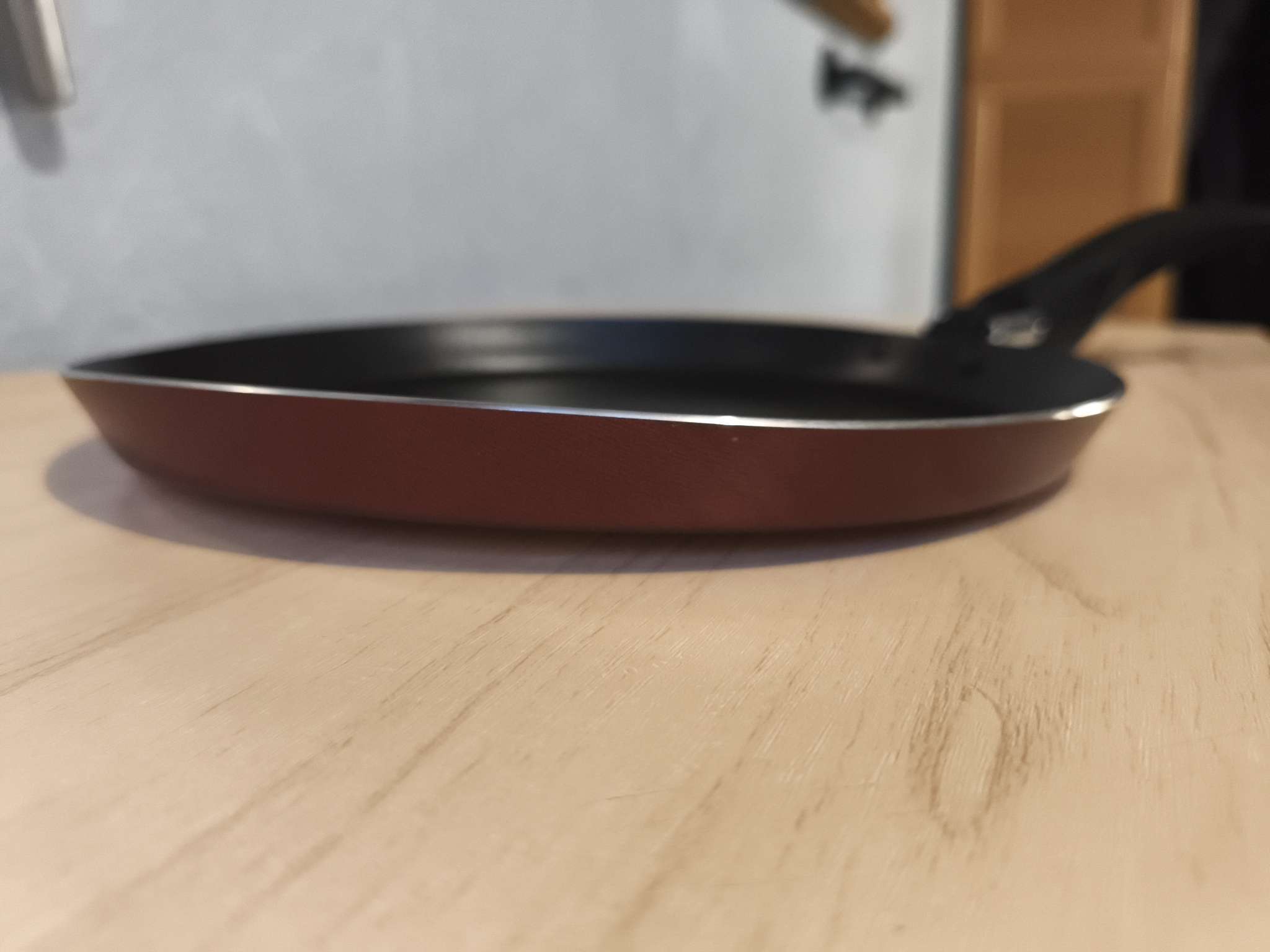 Фотография покупателя товара Сковорода блинная Доляна Promo, d=22 см, пластиковая ручка, антипригарное покрытие, алюминий, бордовая - Фото 22