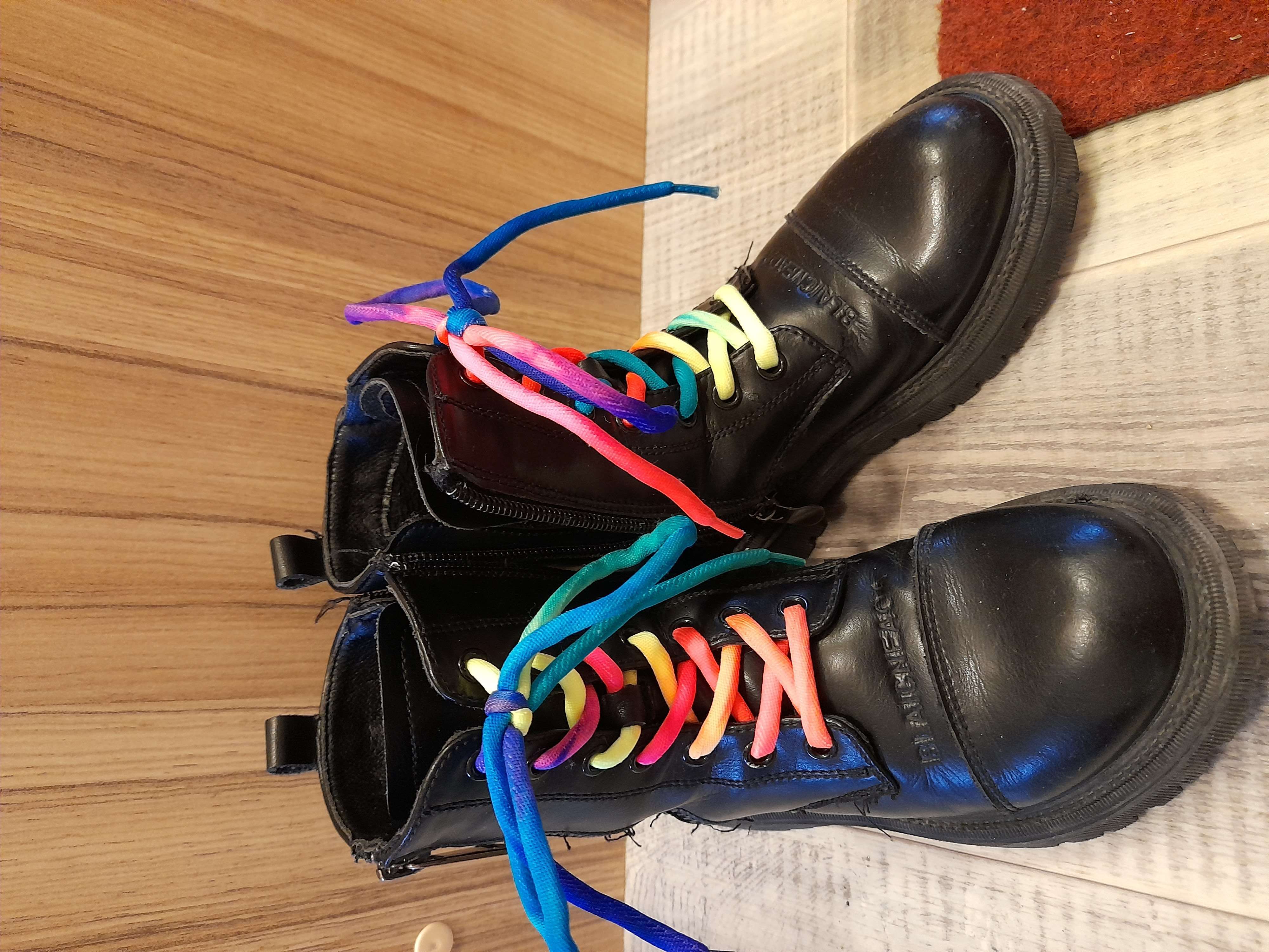 Фотография покупателя товара Шнурки для обуви, пара, круглые, d = 5 мм, 110 см, цвет «радужный» - Фото 1