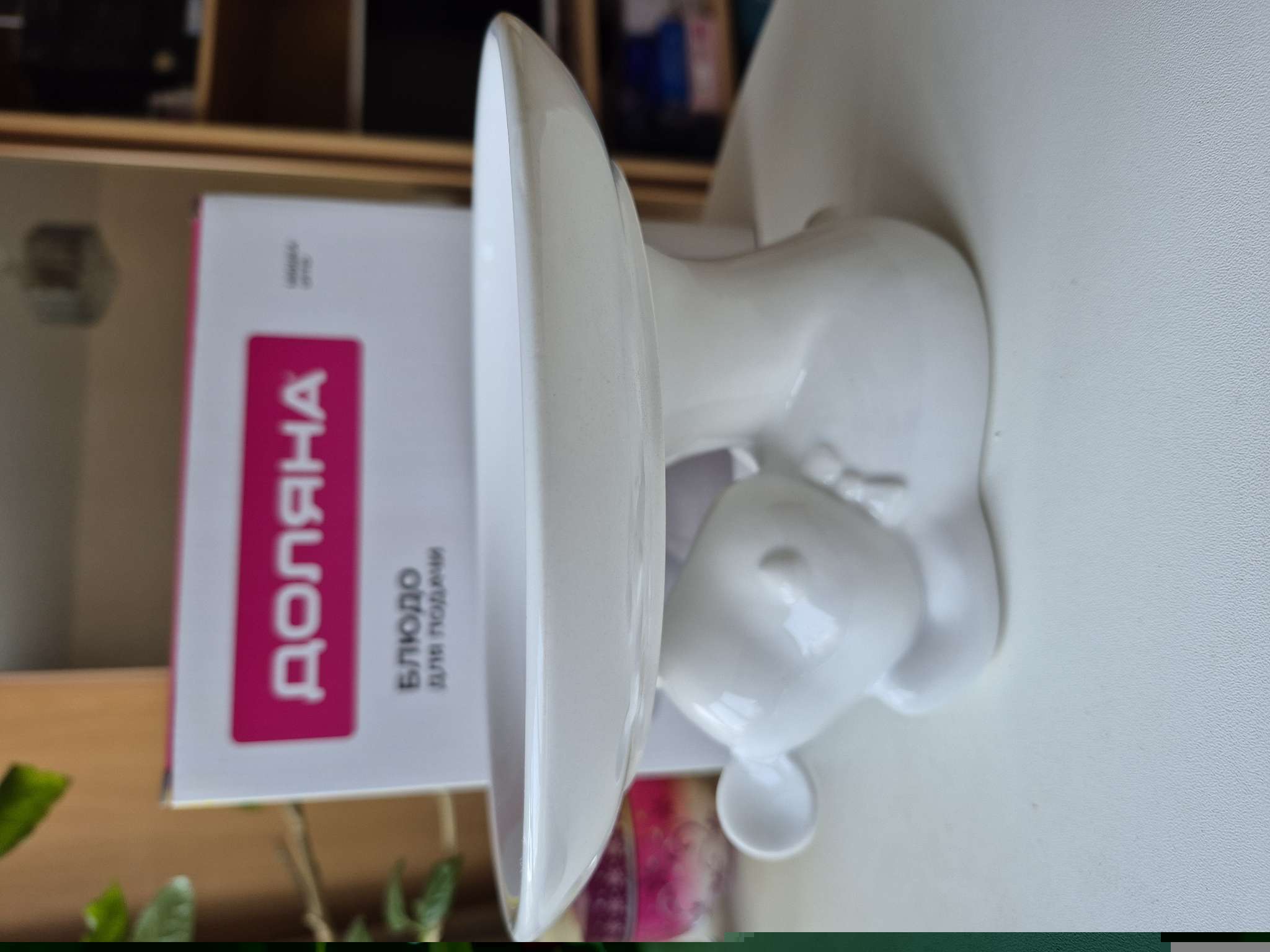 Фотография покупателя товара Подставка для торта Доляна «Мишка Отто», 20.5×11.5 см, белая - Фото 2