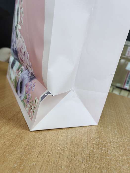 Фотография покупателя товара Пакет подарочный ламинированный «Цветочная радость», нежно - розовый, 26×12×32 см - Фото 5