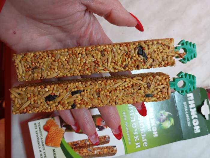 Фотография покупателя товара Зерновые палочки «Пижон» для птиц, с минералами, 2 шт., 90 г - Фото 3