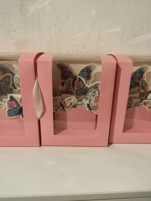 Фотография покупателя товара Коробка для цветов, букетов, крафт с ПВХ окном, 20×20×25 см - Фото 3