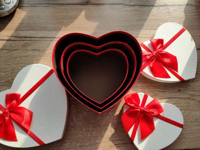 Фотография покупателя товара Набор подарочных коробок сердце 3 в 1, «Красный бант», 22×20×9; 19×17×7.5; 16×13.5×6 см - Фото 4