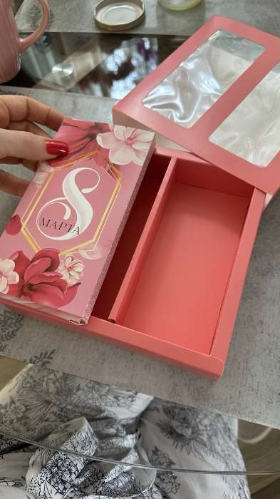 Фотография покупателя товара Коробка для 8 конфет + шоколад, с окном, розовая, 17.7×17.7×3.8 см - Фото 56