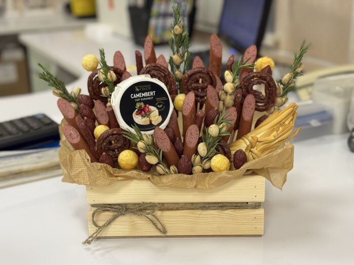 Фотография покупателя товара Подарочный ящик «Двушка», 24.5×13.5×9 см, деревянный - Фото 1