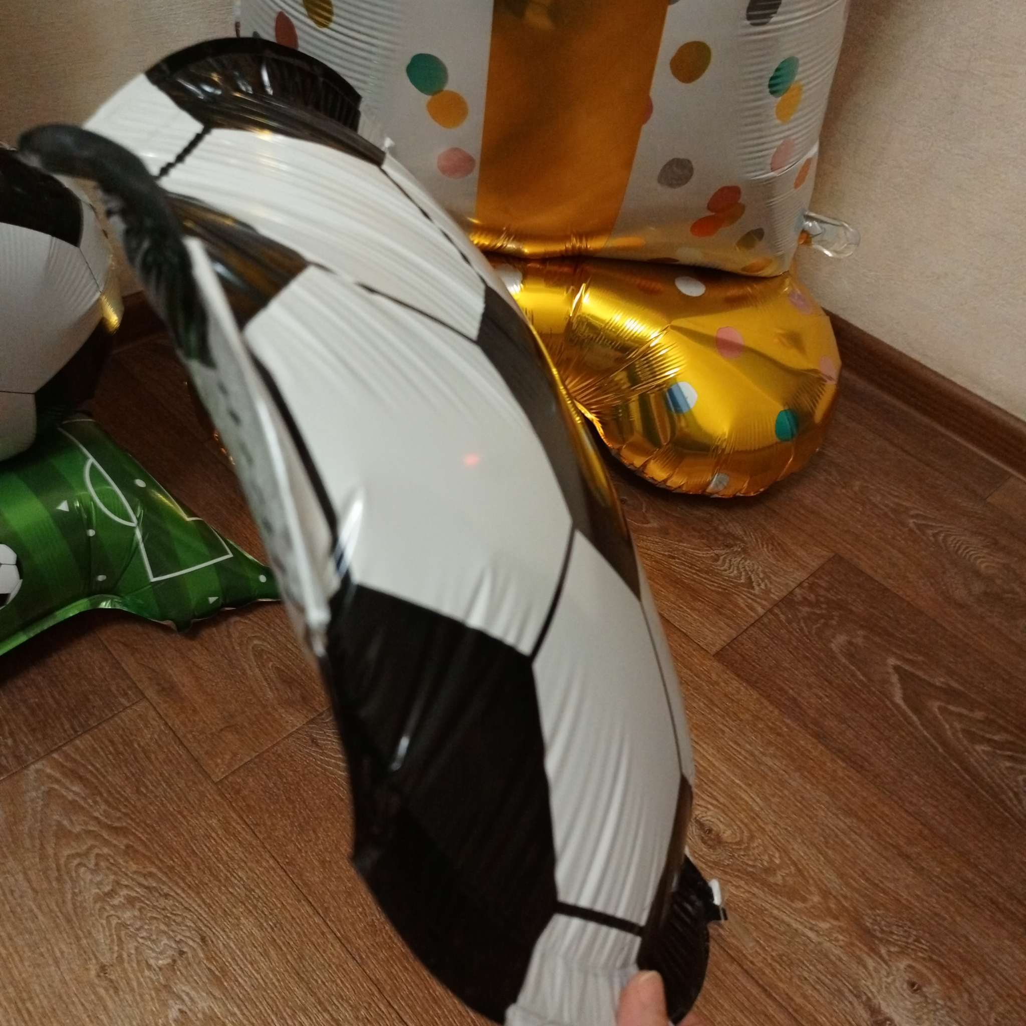 Фотография покупателя товара Воздушные шары фольгированные 15" «Футбольные мячи», 2 шт., под воздух - Фото 1