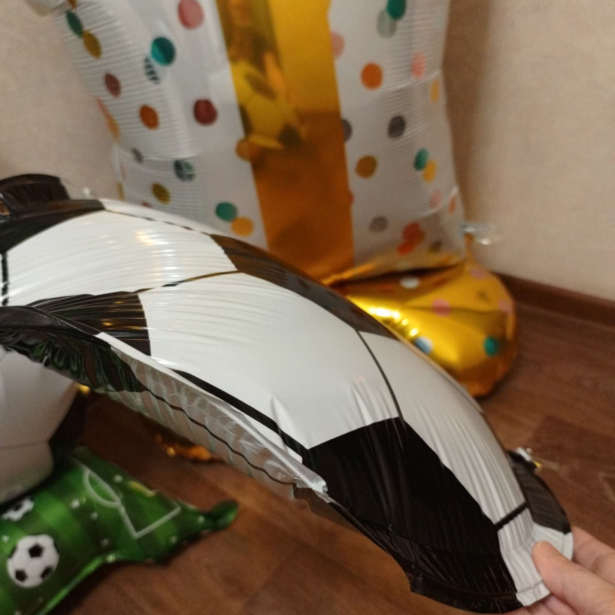 Фотография покупателя товара Воздушные шары фольгированные 15" «Футбольные мячи», 2 шт., под воздух - Фото 2