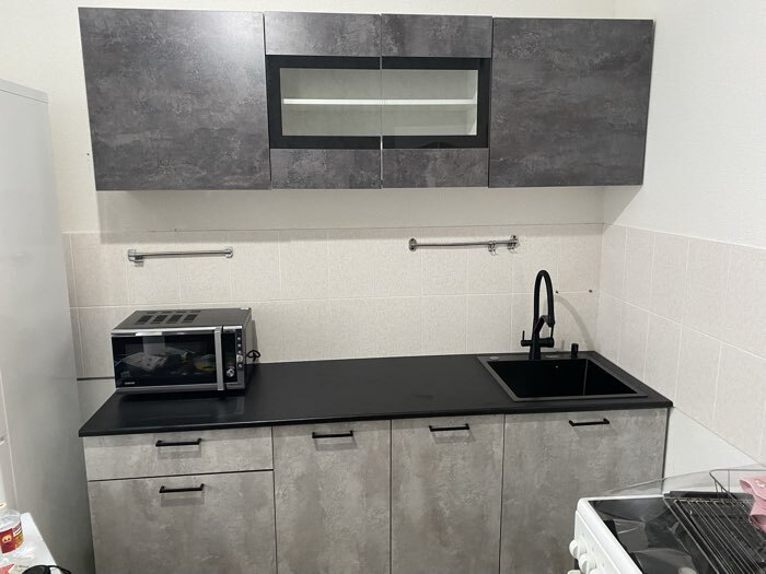 Фотография покупателя товара Кухонный гарнитур прямой «КГ9», 2000 мм, цвет цемент тёмный/цемент светлый/белый/столешница чёрная матовая - Фото 1