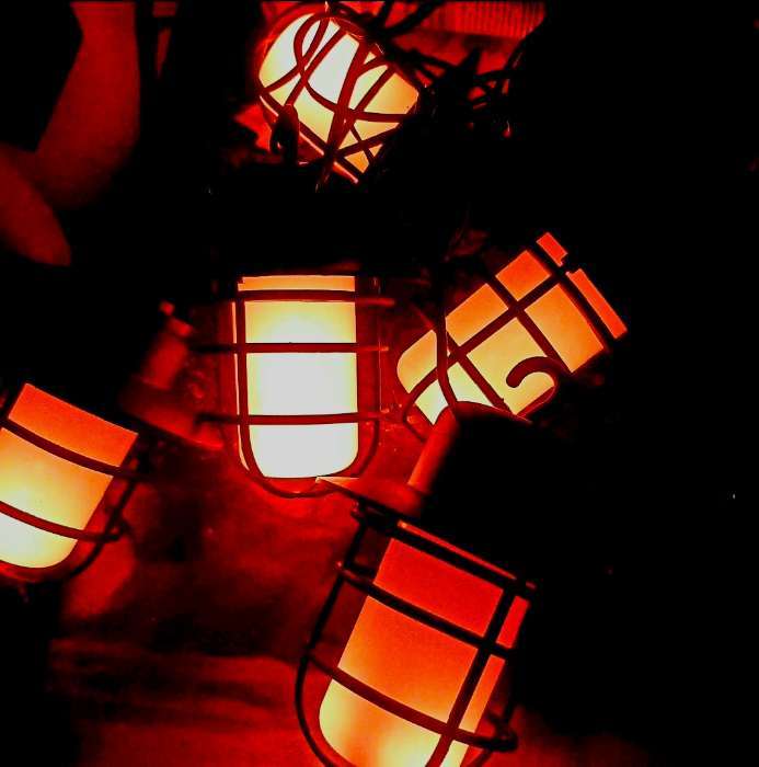 Фотография покупателя товара Гирлянда Uniel «Нить» 1.8 м с насадками «Фонарики», IP44, тёмная нить, 72 LED, эффект пламени , 1 режим, солнечная батарея - Фото 1