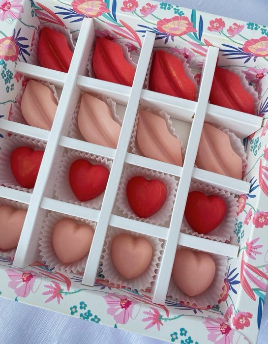 Фотография покупателя товара Форма для конфет шоколада KONFINETTA «Губки», 28×14 см , 21 ячейка (4,8×2,5×1,8 см) - Фото 2