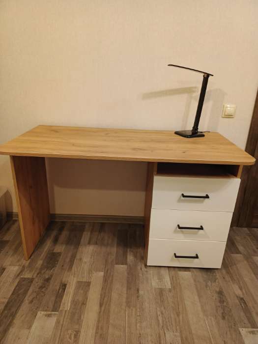 Фотография покупателя товара Стол письменный «Лайт», 3 ящика, 1200×750×596 мм, цвет белый/дуб золотой - Фото 2