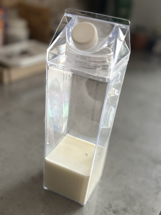 Фотография покупателя товара Кувшин для напитков «Молочный пакет» Доляна, 500 мл, 6.2×20.5 см, полистирол, прозрачный - Фото 1