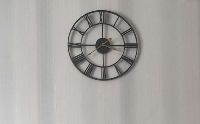 Фотография покупателя товара Часы настенные, серия: Лофт, плавный ход, d=45 см, чёрные - Фото 3