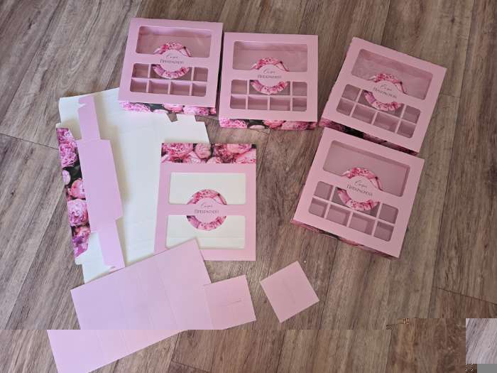 Фотография покупателя товара Коробка для 8 конфет + шоколад, с окном «Самой прекрасной», 17.7×17.8×3.8 см Кондитерская упаковка - Фото 16