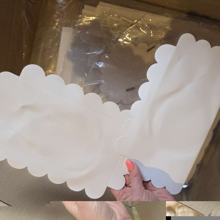 Фотография покупателя товара Кондитерская коробка под рулет, белая, с ручками, 18.5×10×10 см - Фото 82