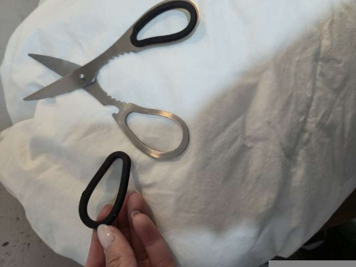 Фотография покупателя товара Ножницы кухонные Доляна Classic, 18 см - Фото 3