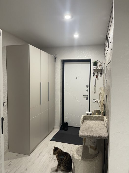 Фотография покупателя товара Шкаф прямой трёхстворчатый «Ника», 1350×500×2100 мм, цвет кашемир/дуб бежевый - Фото 2