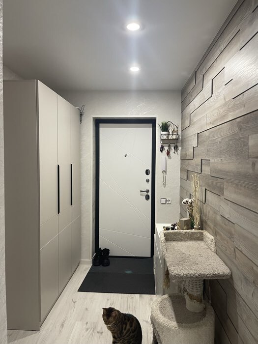 Фотография покупателя товара Шкаф прямой трёхстворчатый «Ника», 1350×500×2100 мм, цвет кашемир/дуб бежевый - Фото 3