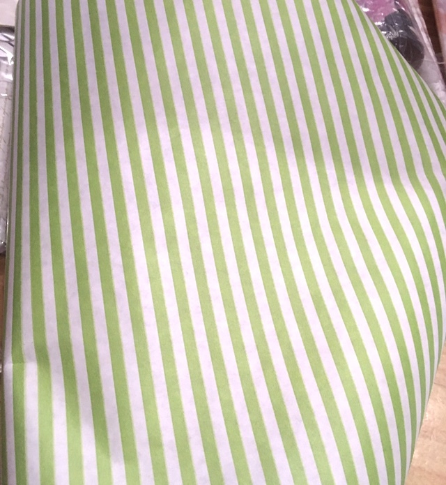 Фотография покупателя товара Бумага упаковочная крафт "Полоски салатовые", 0,5 х 10 м, 70 г/м² /м2 - Фото 1