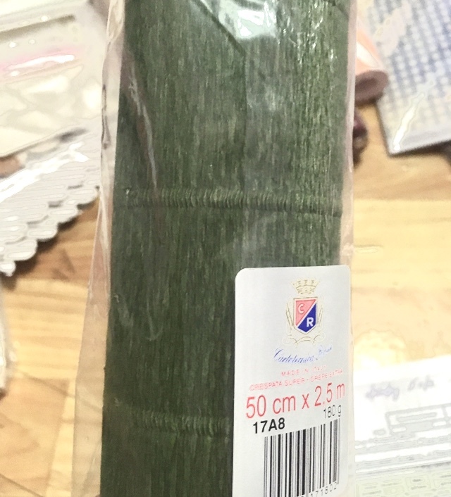 Фотография покупателя товара Бумага для упаковок и поделок, гофрированная, оливковый зелёный, однотонная, двусторонняя, рулон 1 шт., 0,5 х 2.5 м - Фото 1