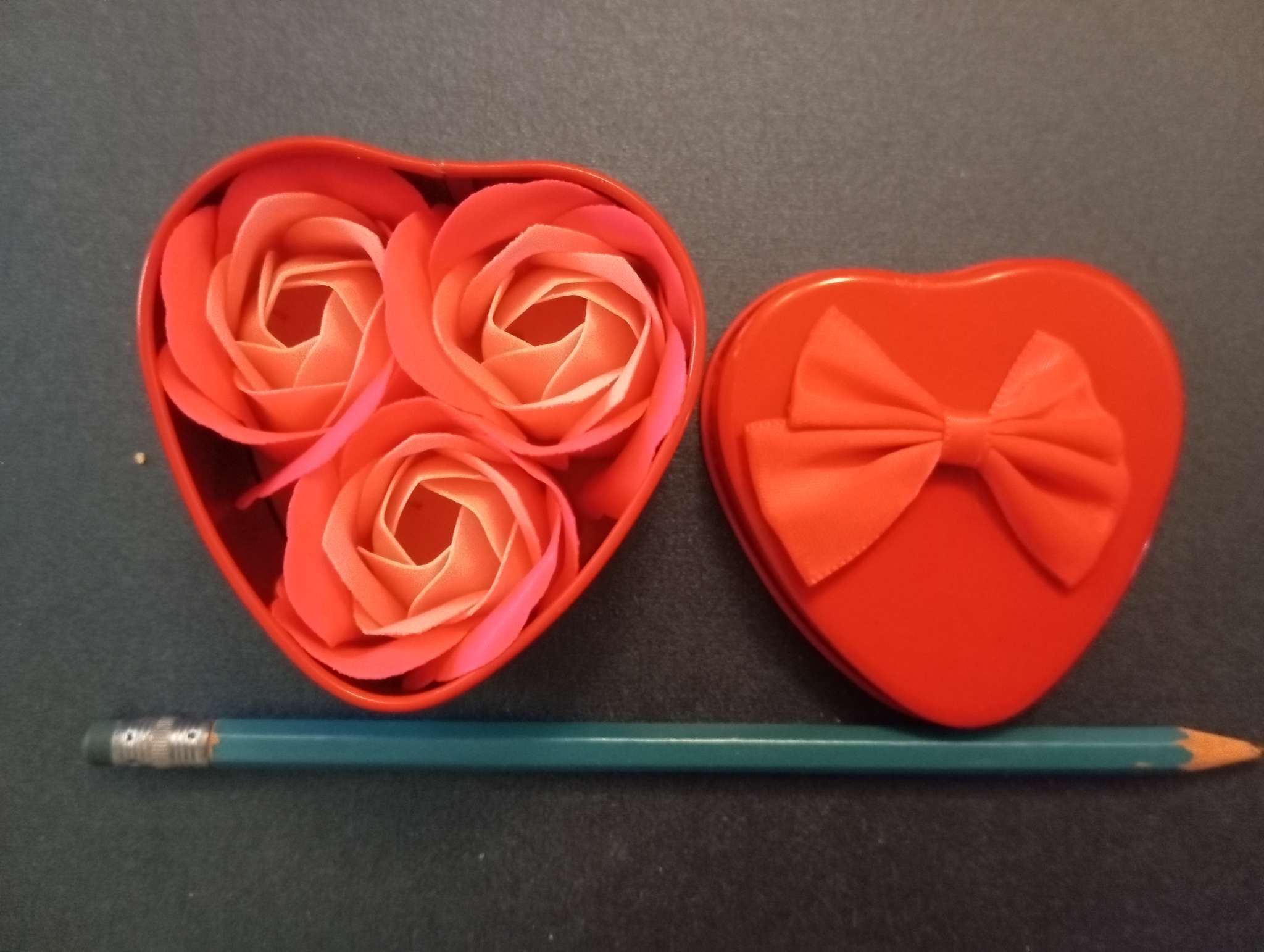 Фотография покупателя товара Мыльные розочки, трёхцветные, набор 3 шт., в коробке - Фото 1