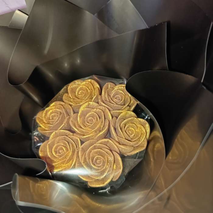 Фотография покупателя товара Пленка матовая для цветов и букетов, базовые цвета, чёрная, 0.5×10 м, 65 мкм