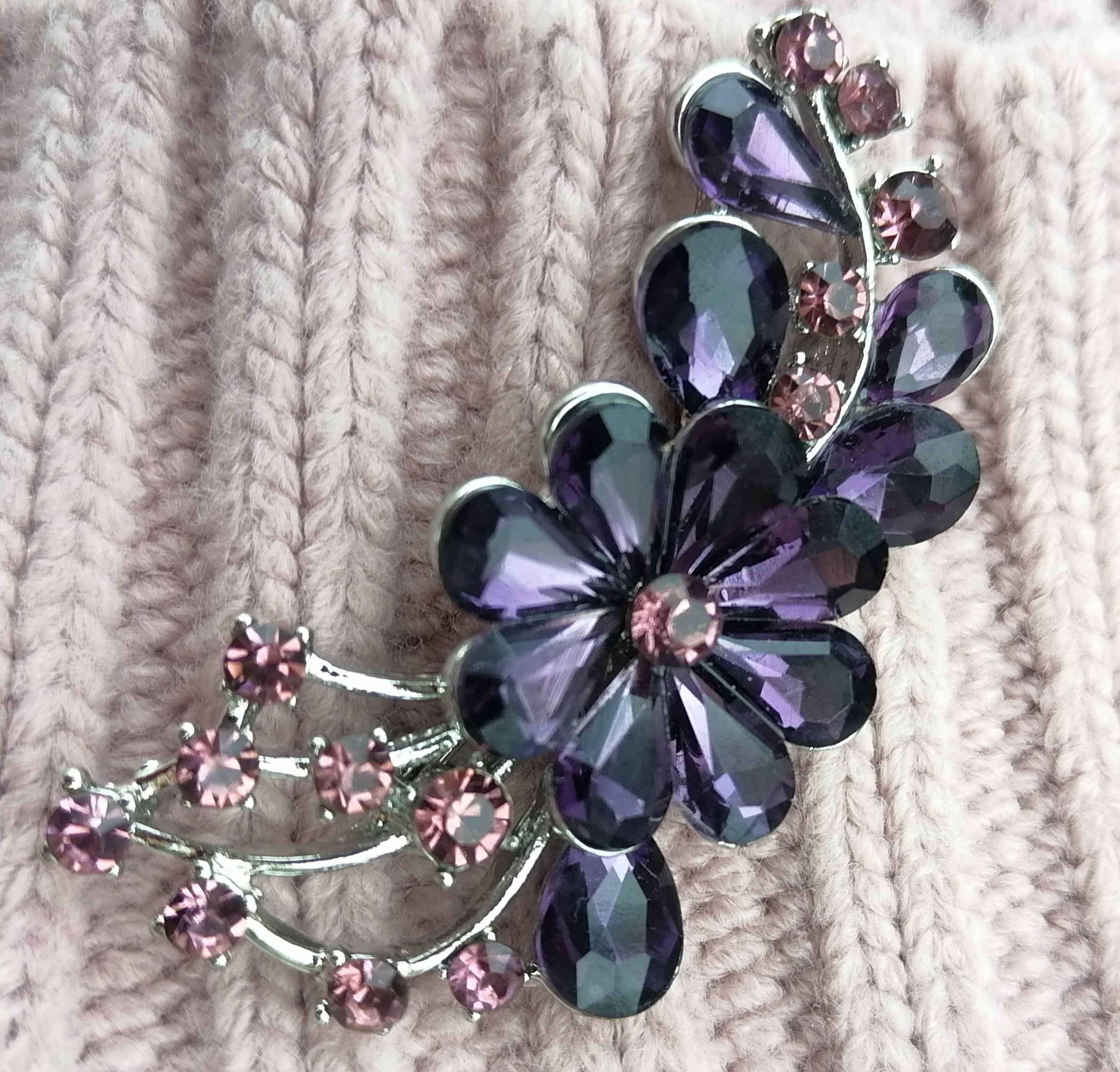 Фотография покупателя товара Брошь "Цветок стеклянный", цвет фиолетовый в серебре