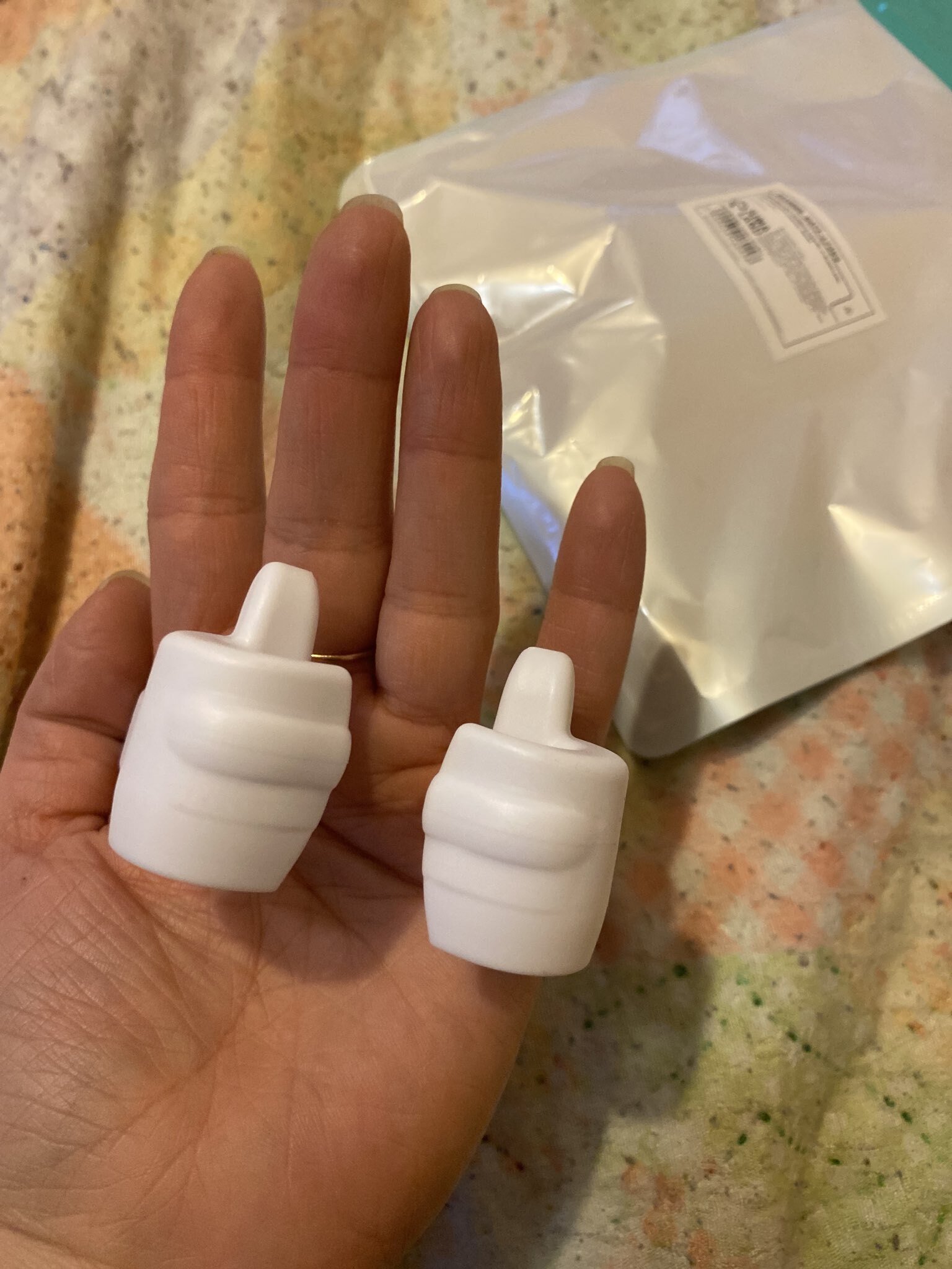 Фотография покупателя товара Подставка для телефона Luazon, в форме рук, регулируемая ширина, белая - Фото 8