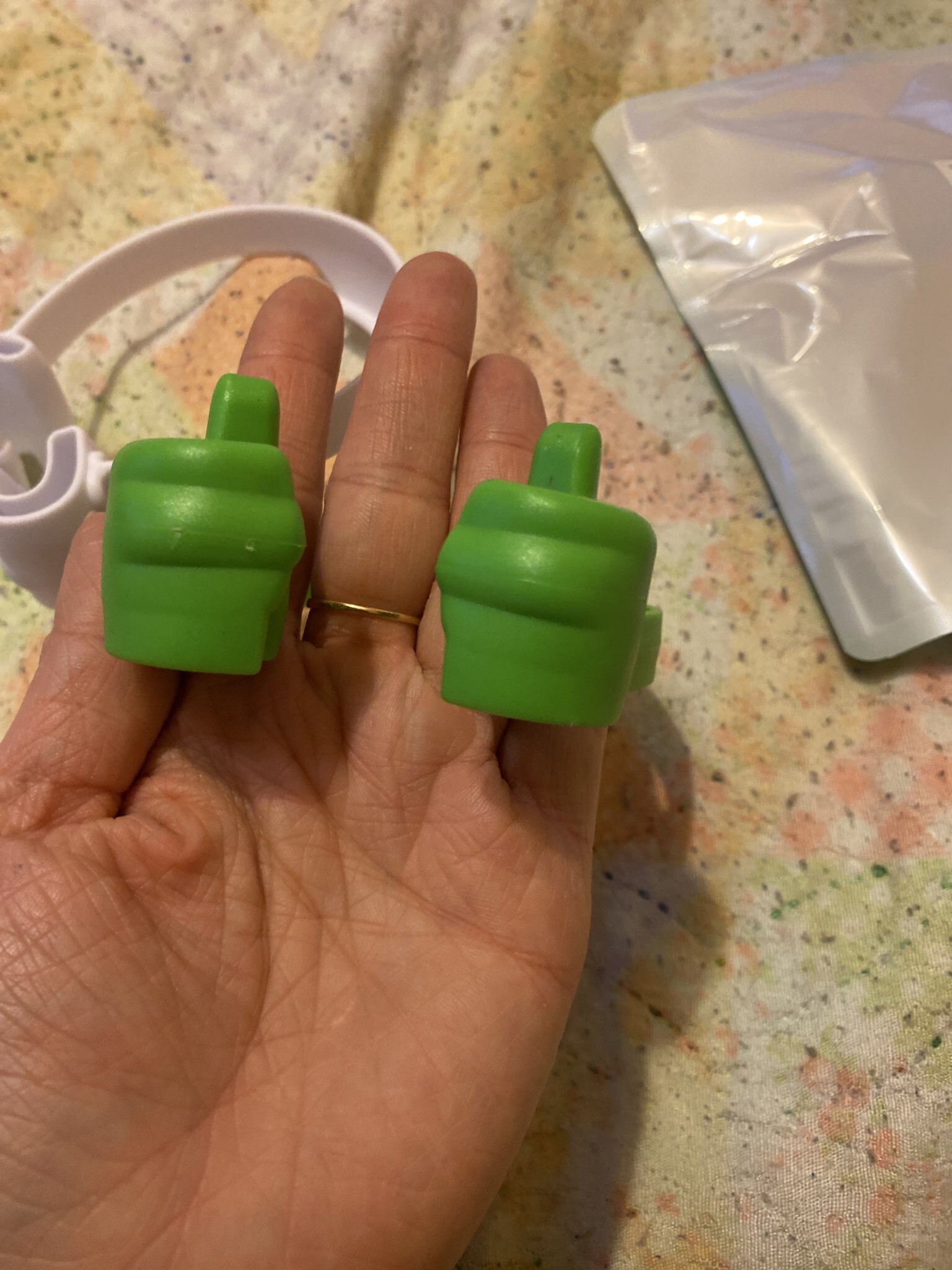 Фотография покупателя товара Подставка для телефона Luazon, в форме рук, регулируемая ширина, белая - Фото 9