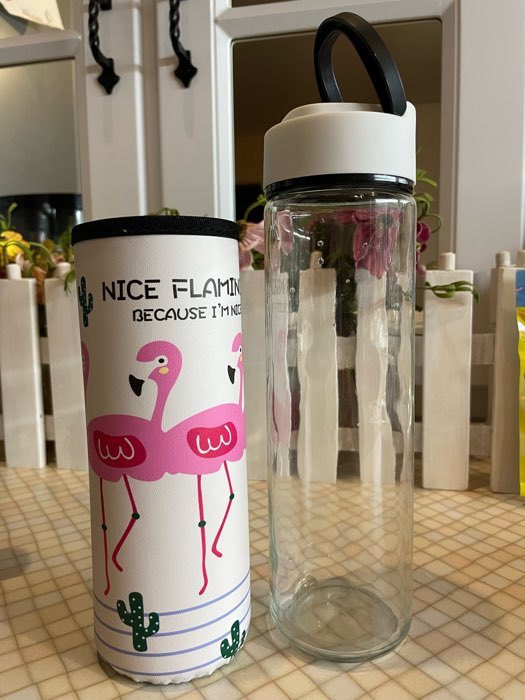 Фотография покупателя товара Бутылка для воды стеклянная с ручкой в чехле «Фламинго», 500 мл, h=23,5 см, рисунок МИКС - Фото 1