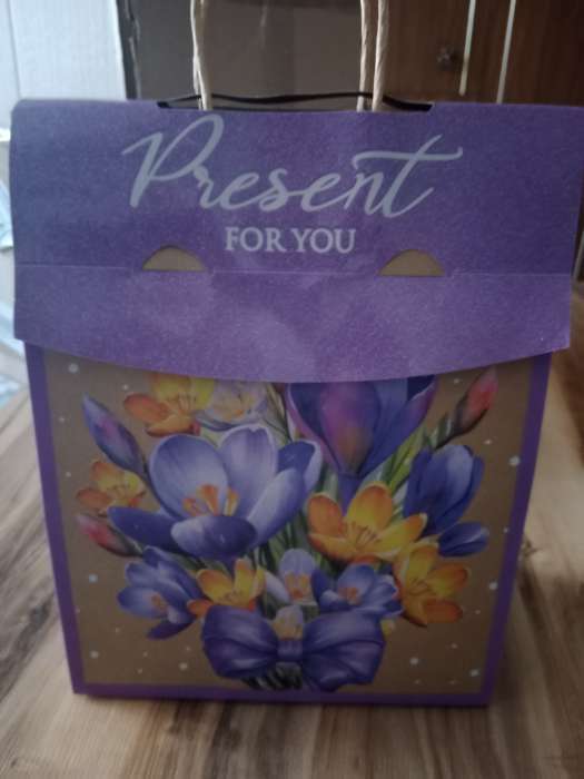 Фотография покупателя товара Пакет с клапаном «Букет цветов», крафт, глиттер, 19.5×10×25 см - Фото 1