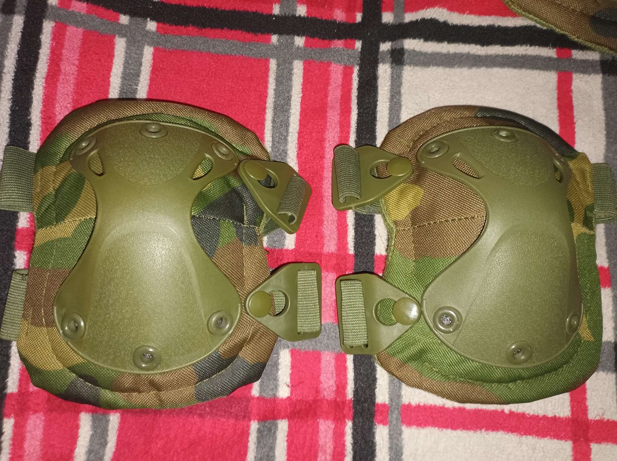 Фотография покупателя товара Набор наколенники 17×20 см и налокотники 14×17.5 см, хаки - Фото 3