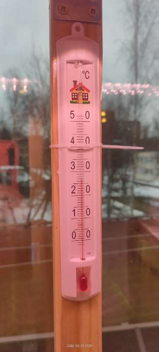 Фотография покупателя товара Термометр комнатный ТСК-7 «Домик», от 0 до + 50°С - Фото 2