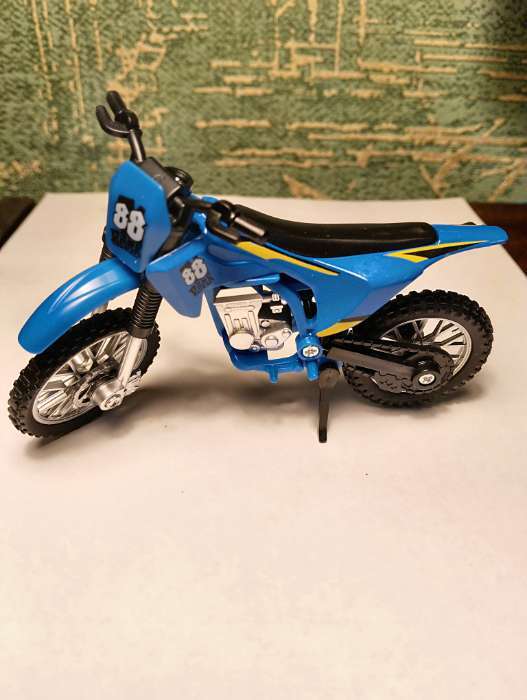 Фотография покупателя товара Мотоцикл «Эндуро», металлический, со сменными колёсами, 1:18, цвет МИКС - Фото 1