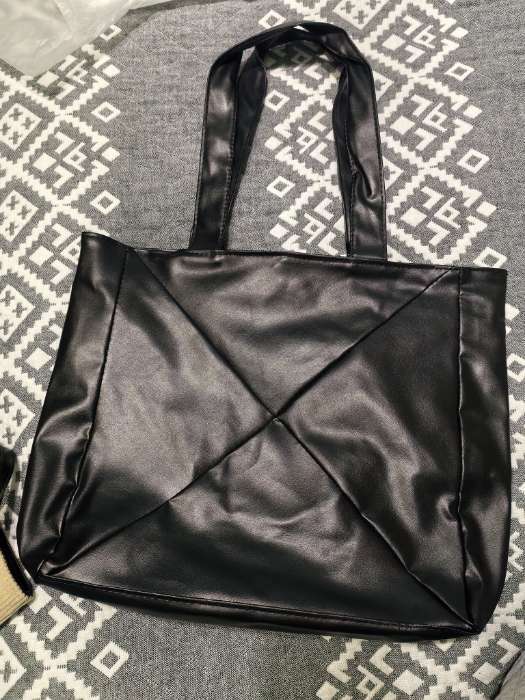 Фотография покупателя товара Сумка-шопер женская на молнии, размер 39×9×30 см, однотонная, чёрная - Фото 2