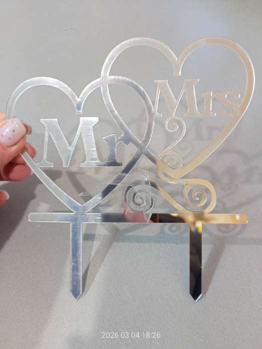 Фотография покупателя товара Топперы для торта «Влюблённая пара», золотой - Фото 2