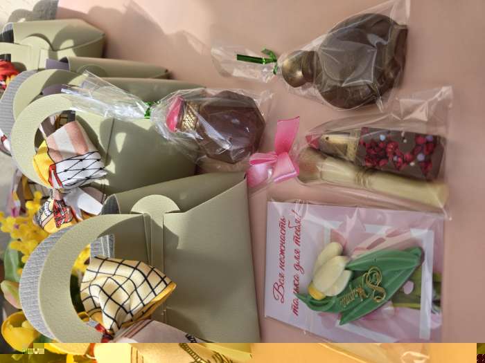 Фотография покупателя товара Кожаная подарочная сумочка для бижутерии и сувениров, чёрная с бантом (лента), 13×12×5.5 см - Фото 1