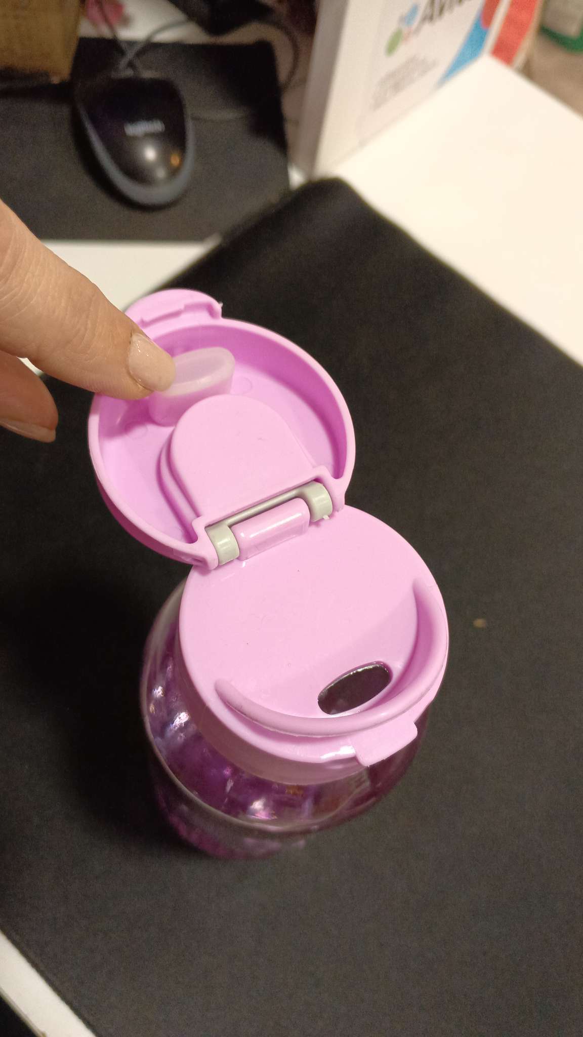 Фотография покупателя товара УЦЕНКА Бутылка для воды спортивная «Флорес», 650 мл, 4.7×22×7 см, сиреневая - Фото 2