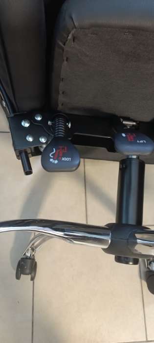 Фотография покупателя товара Кресло офисное для руководителя «Клик Мебель», с подлокотниками, на колёсиках, экокожа, цвет чёрный - Фото 2