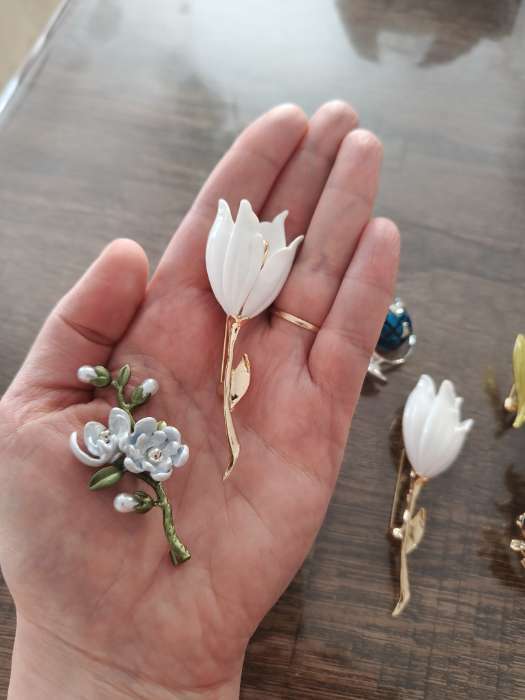 Фотография покупателя товара Брошь «Веточка магнолии», цветок, с эмалью, цветная - Фото 2