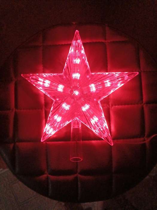 Фотография покупателя товара Светодиодная верхушка на ёлку «Звезда красная», 22 см, 30 LED, 220 В, свечение красное - Фото 3