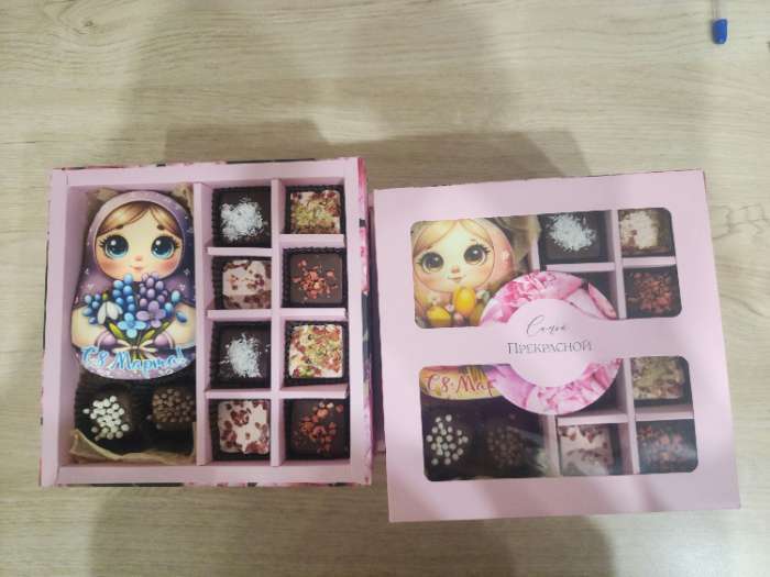 Фотография покупателя товара Коробка для 8 конфет + шоколад, с окном «Самой прекрасной», 17.7×17.8×3.8 см Кондитерская упаковка - Фото 1