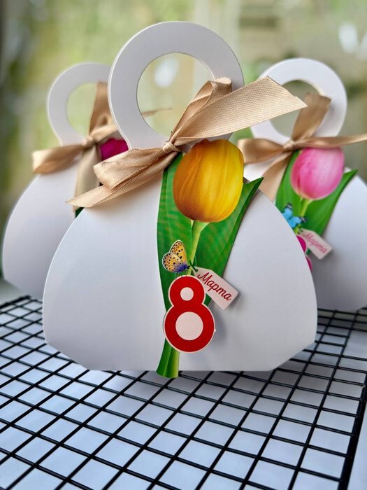 Фотография покупателя товара Подарочная коробка в форме сумочки, складная, с бантом и ручкой, крафт, 6×8×3 см - Фото 3