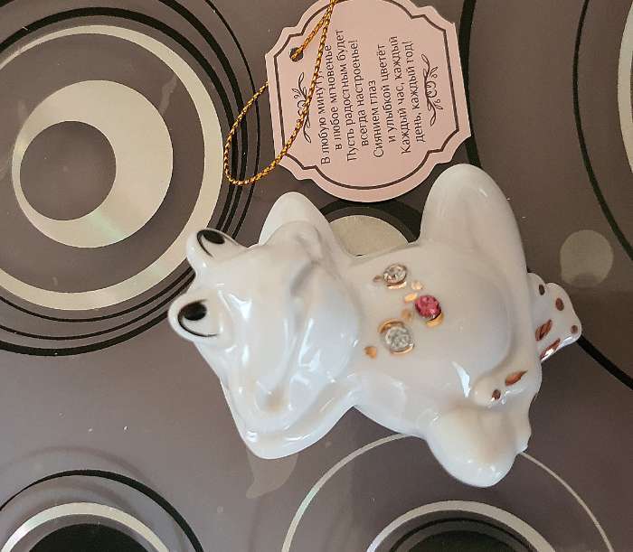 Фотография покупателя товара Фигурка керамика «Лягуха на отдыхе», белый с золотом, стразы, 4.5×4×6.2 см - Фото 1