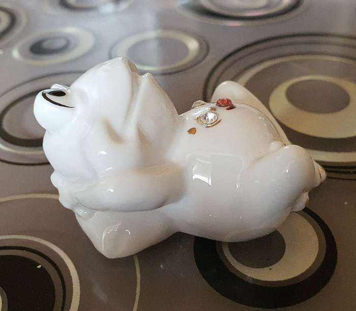 Фотография покупателя товара Фигурка керамика «Лягуха на отдыхе», белый с золотом, стразы, 4.5×4×6.2 см - Фото 2