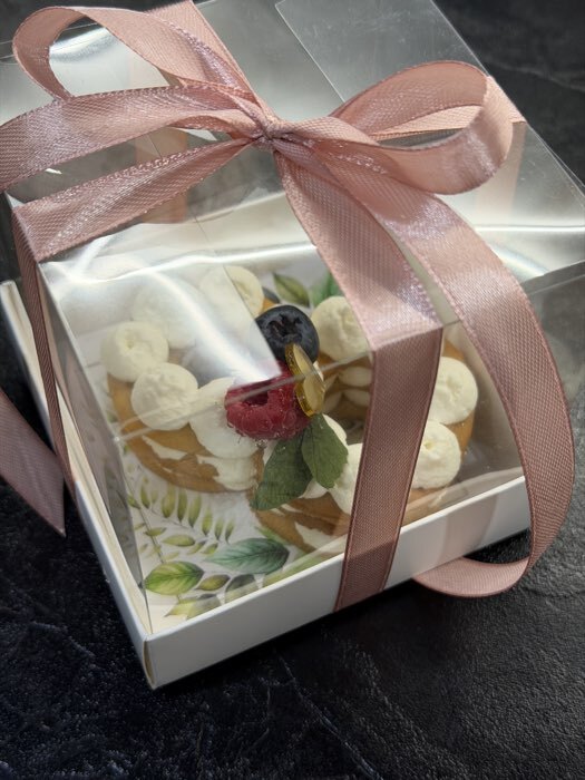 Фотография покупателя товара Коробка кондитерских изделий с ложементом, крафт, 15×15×14 см - Фото 4