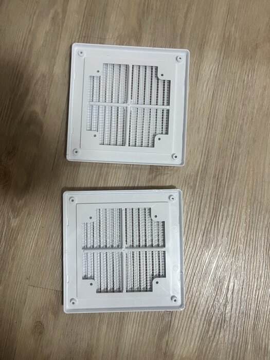 Фотография покупателя товара Решетка вентиляционная ZEIN Люкс ЛР1515, 150×150 мм, с сеткой, разъемная - Фото 2