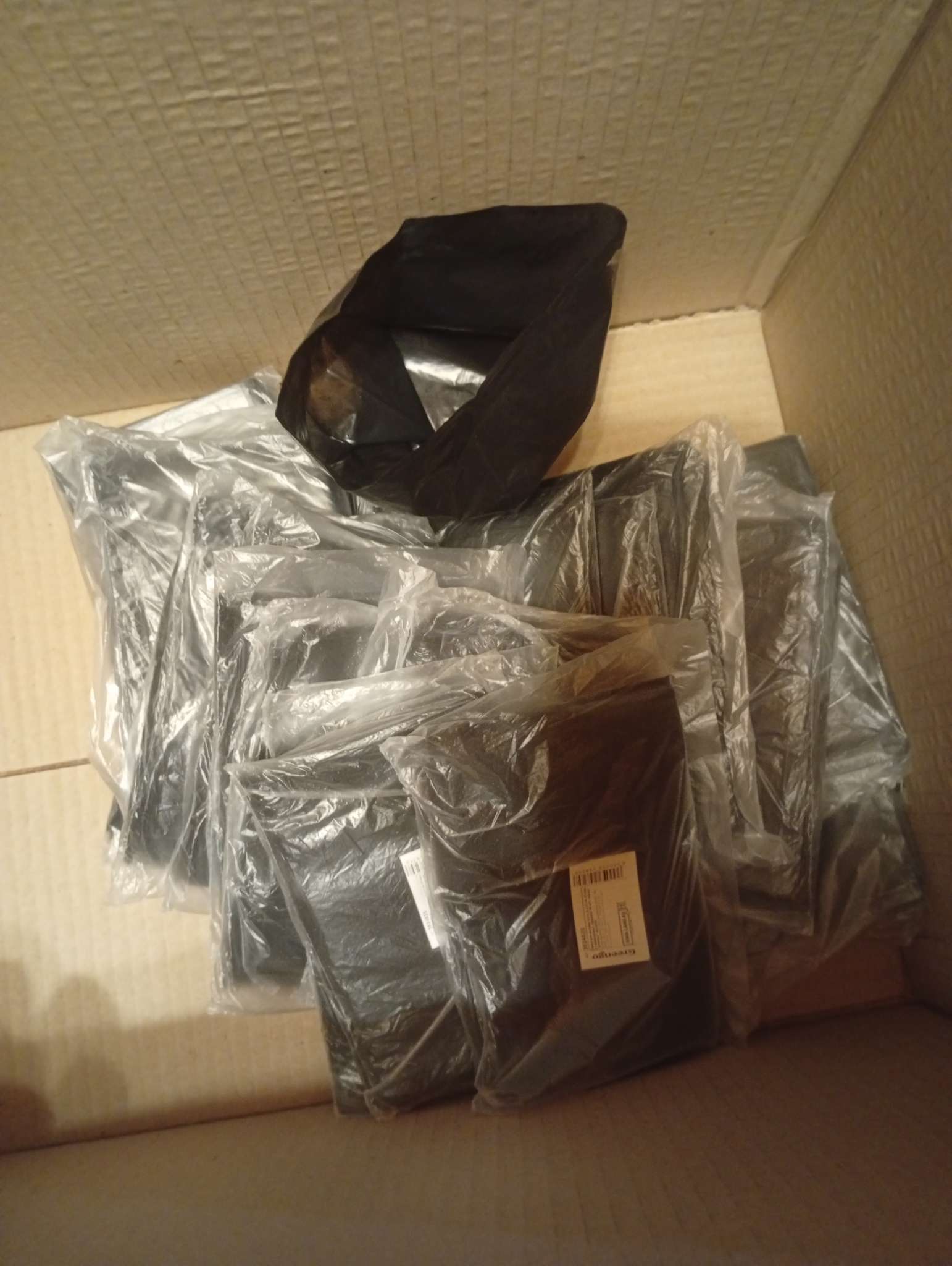 Фотография покупателя товара Пакет для рассады, 1 л, 9×18 см, полиэтилен, толщина 50 мкм, с перфорацией, чёрный, Greengo - Фото 1